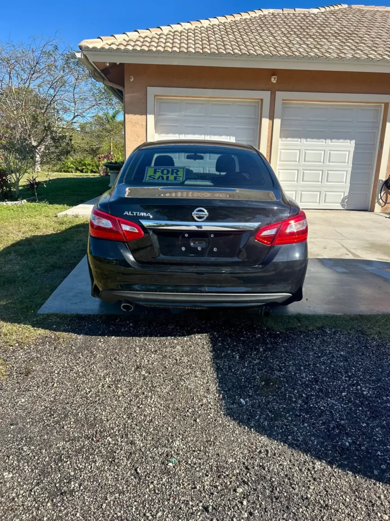 2017 Nissan Altima - Image 4
