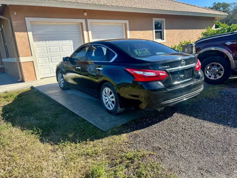 2017 Nissan Altima - Image 2