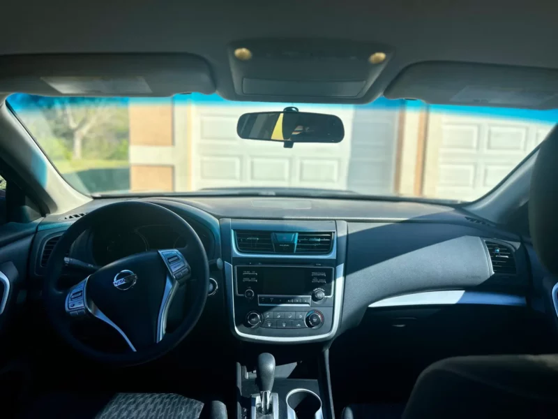 2017 Nissan Altima - Image 5