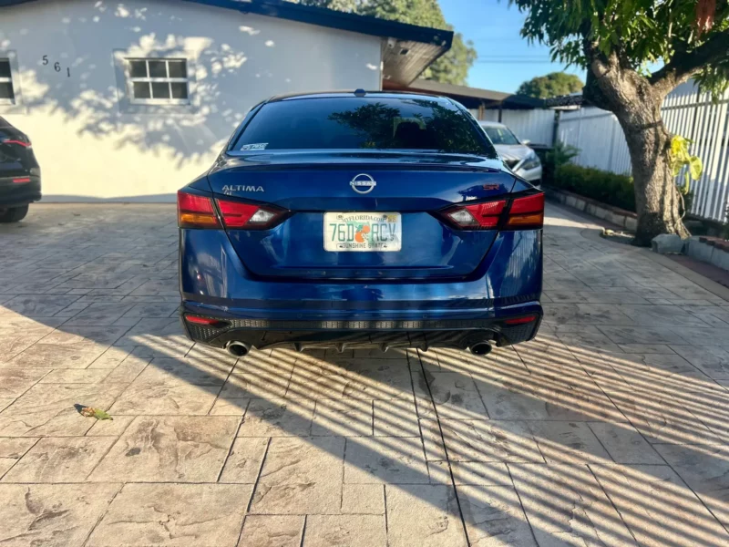 2024 Nissan Altima SR - Image 2